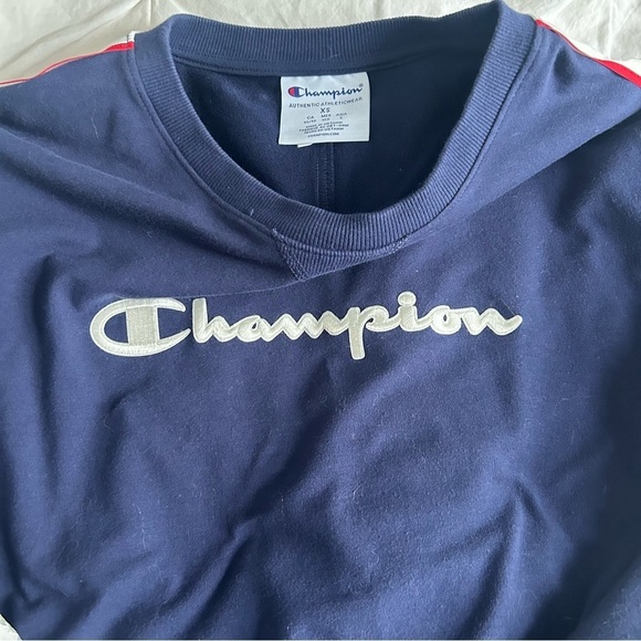 FALL Women’s Champion Crewneck w/arm lettering - Picture 4 of 6